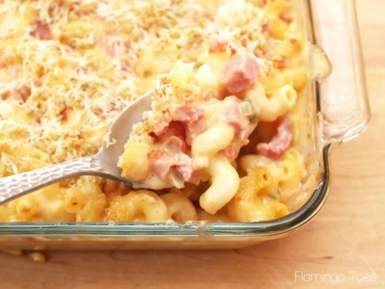 Baked-Macaroni-and-Cheese-with-Ham-750x562